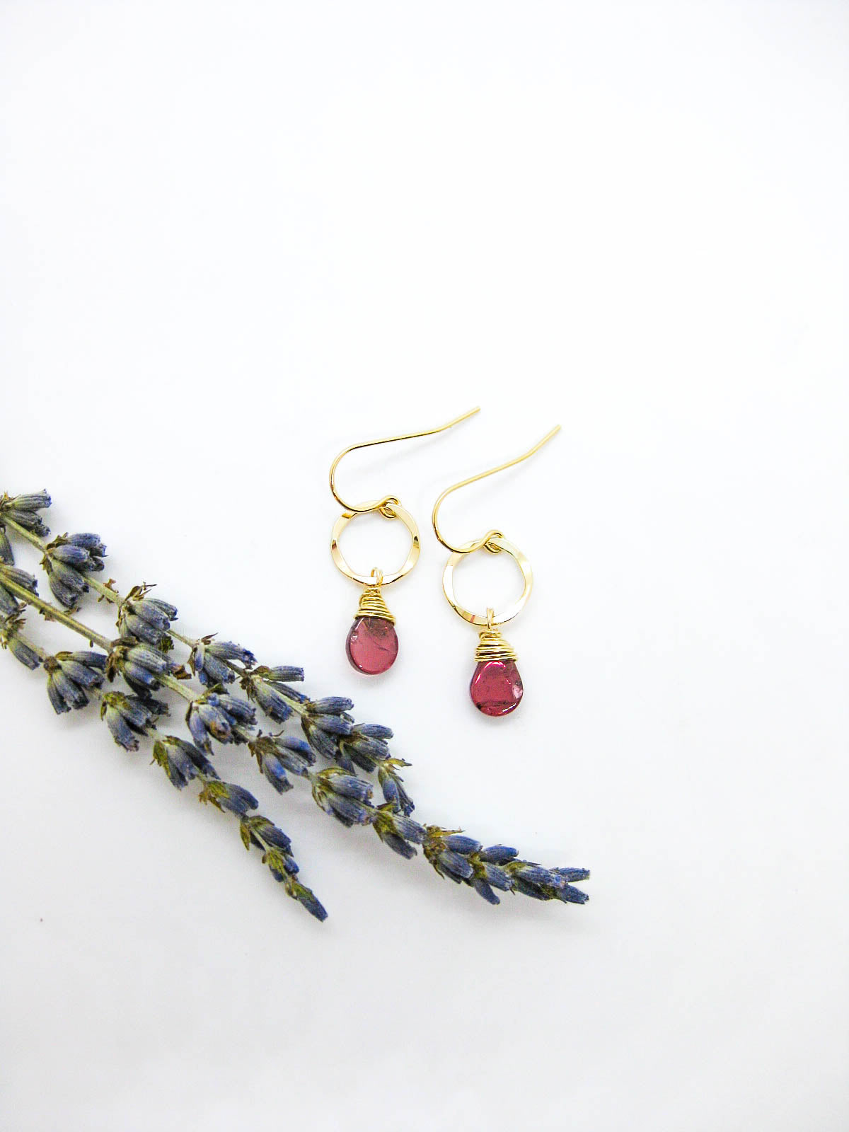 Daisy: Garnet Earrings - e765