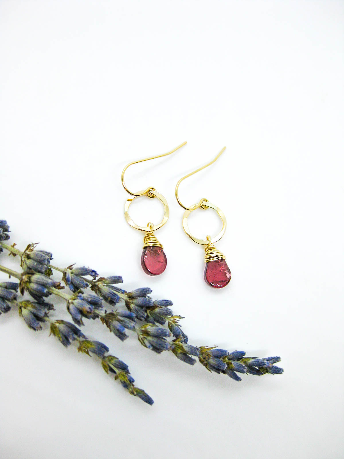 Daisy: Garnet Earrings - e765