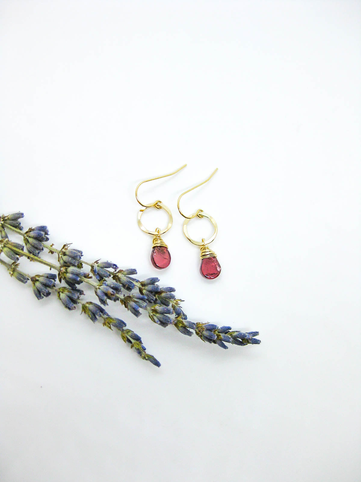 Daisy: Garnet Earrings - e765