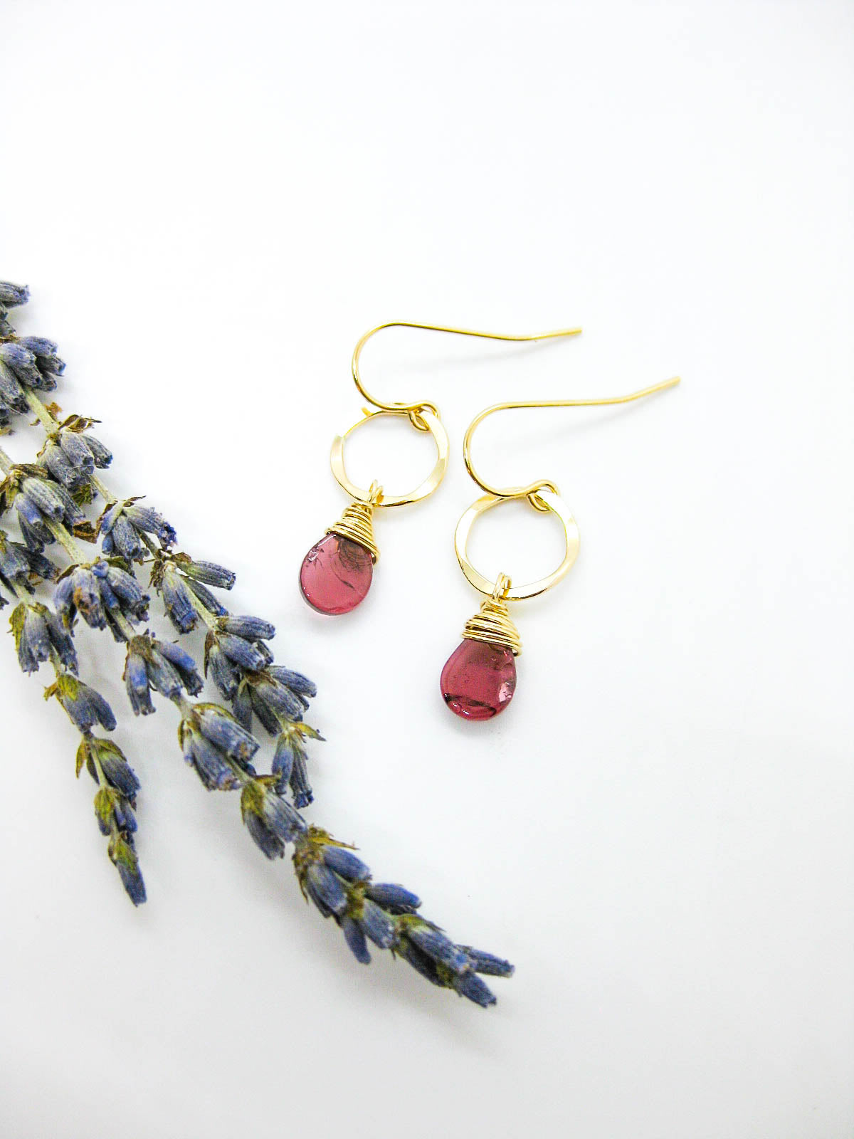 Daisy: Garnet Earrings - e765