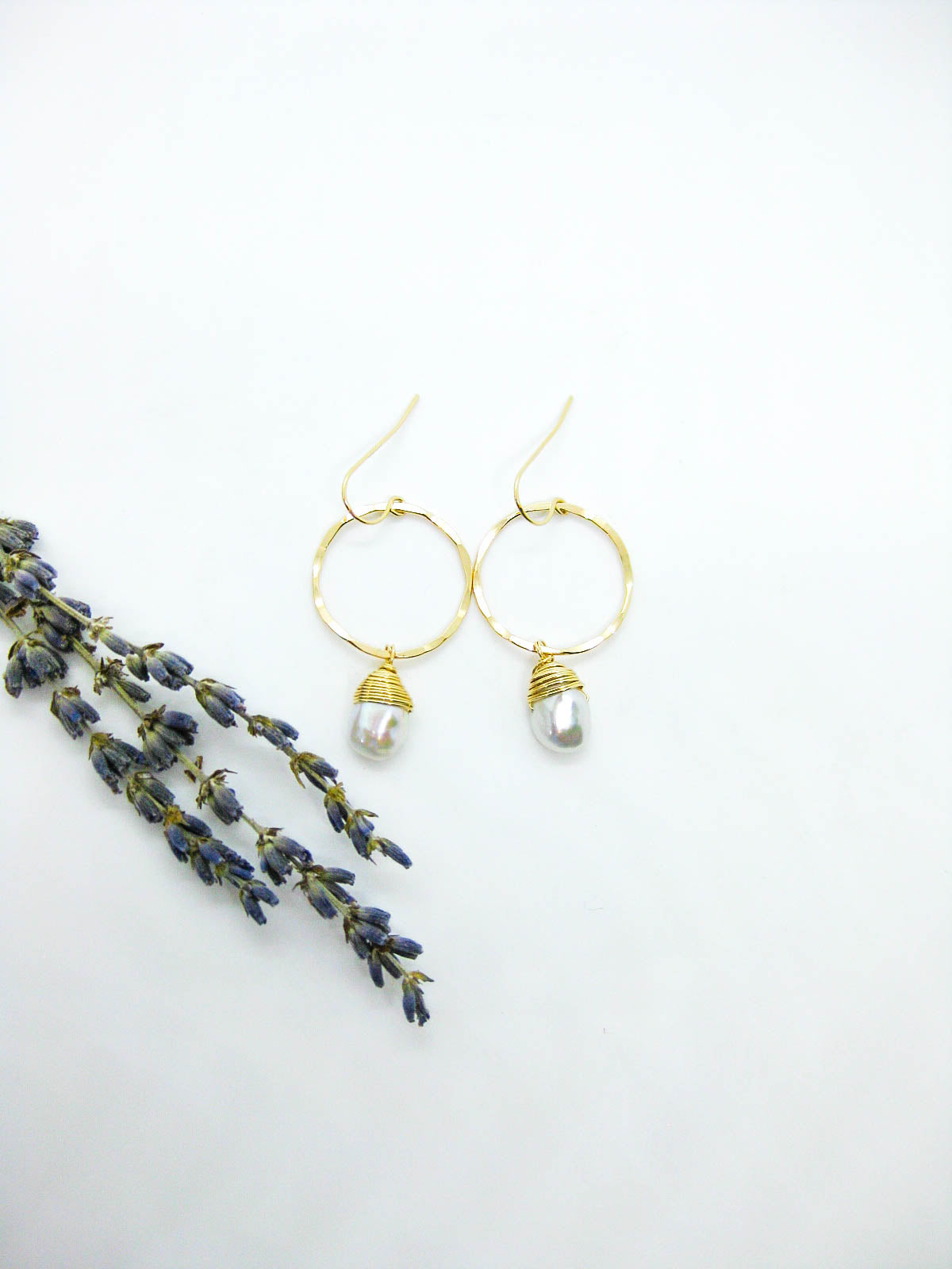 Iris: Pearl Earrings - e788