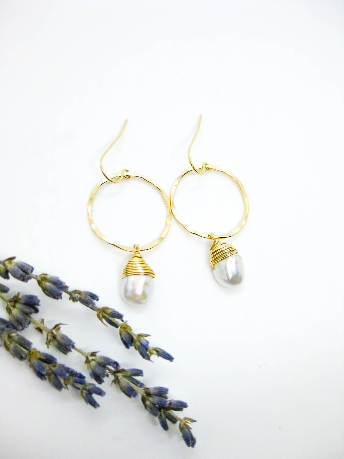 Iris: Pearl Earrings - e788