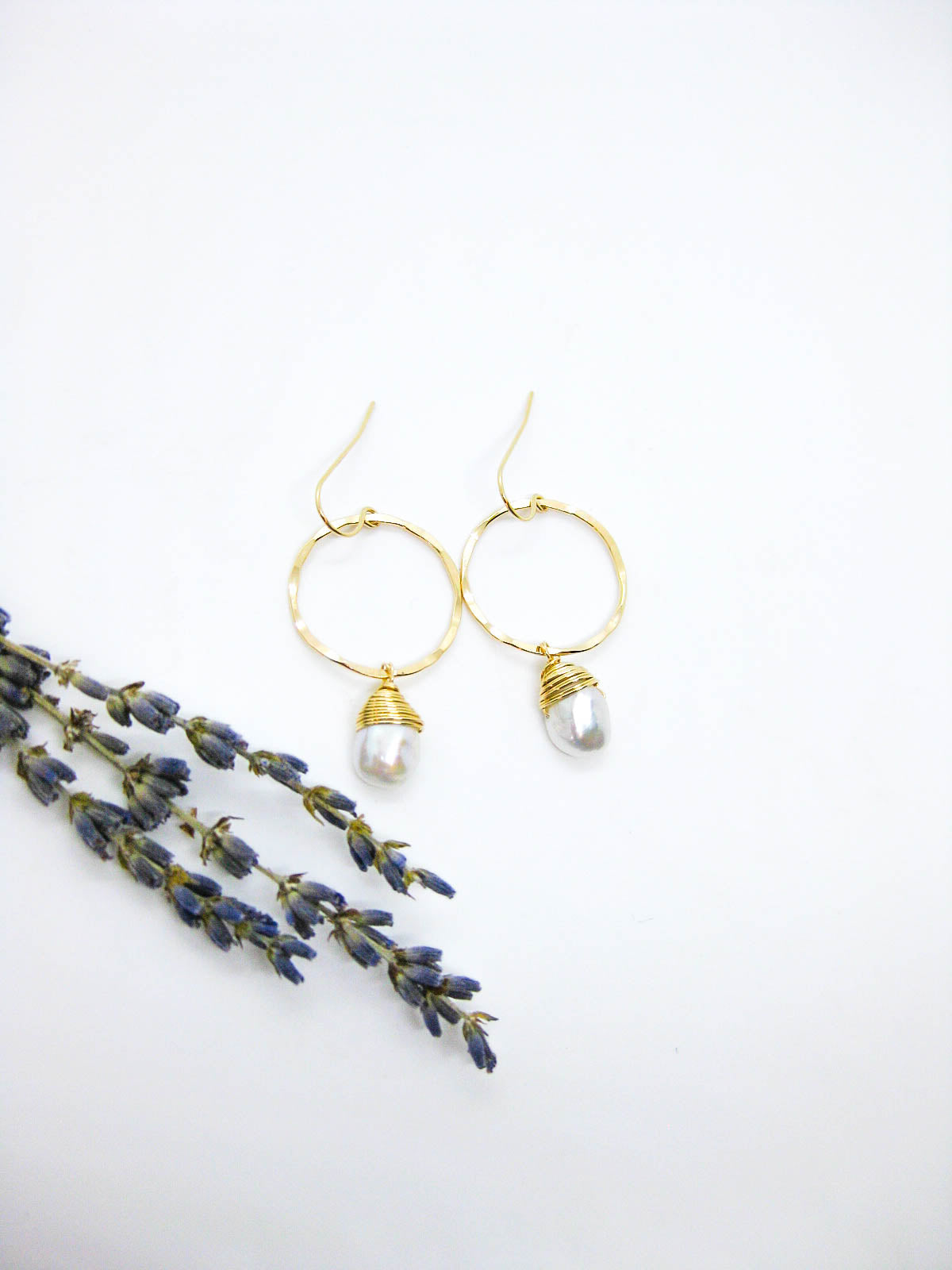 Iris: Pearl Earrings - e788