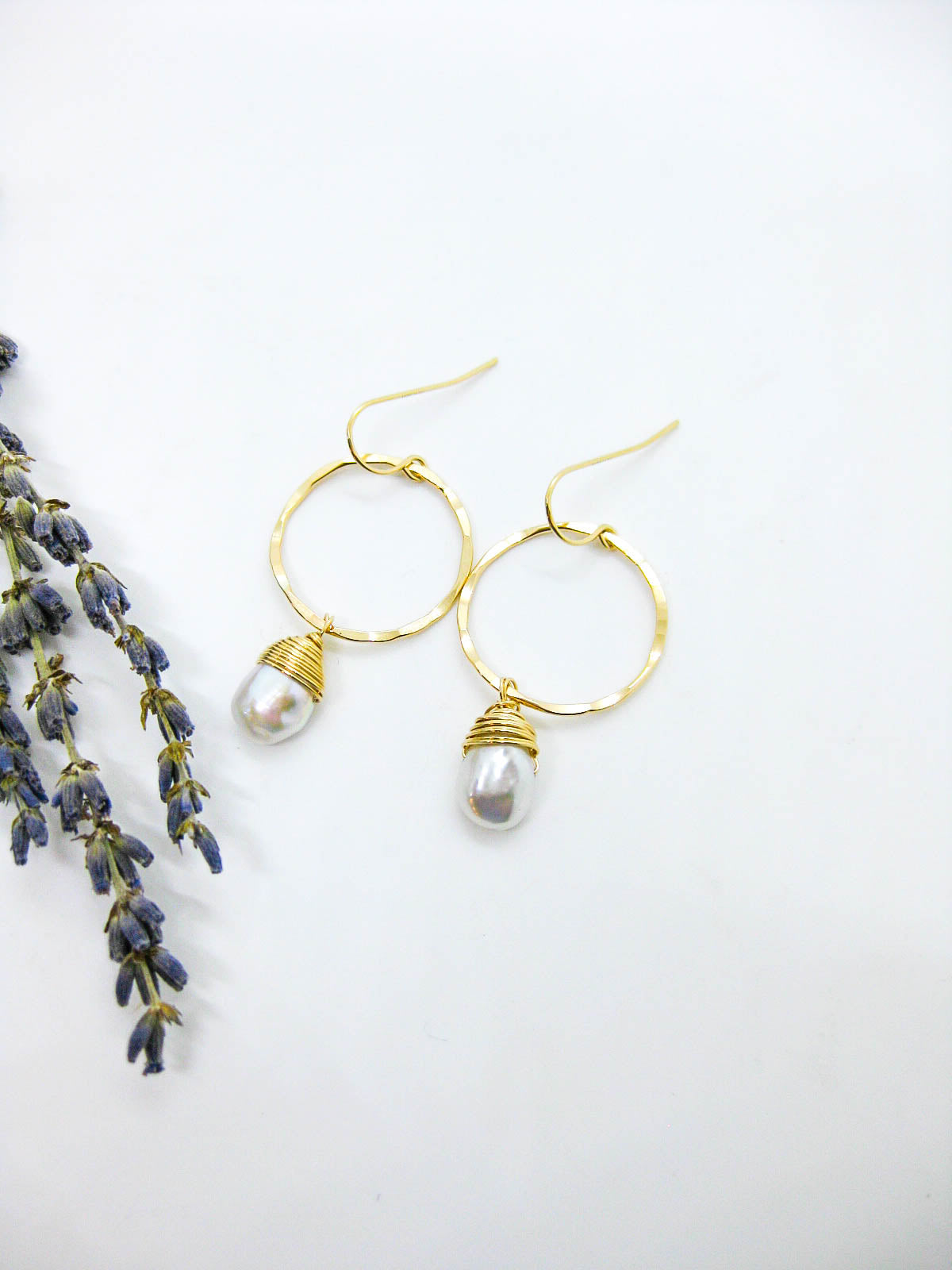 Iris: Pearl Earrings - e788