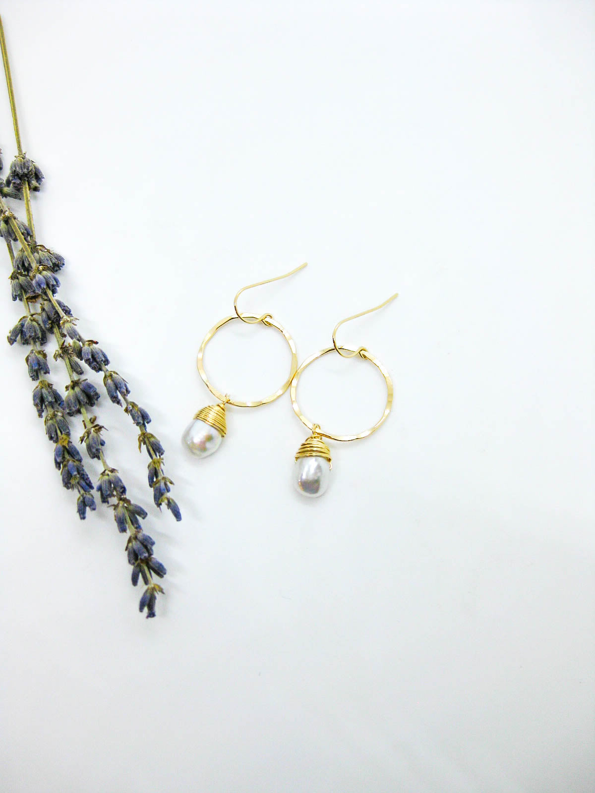 Iris: Pearl Earrings - e788