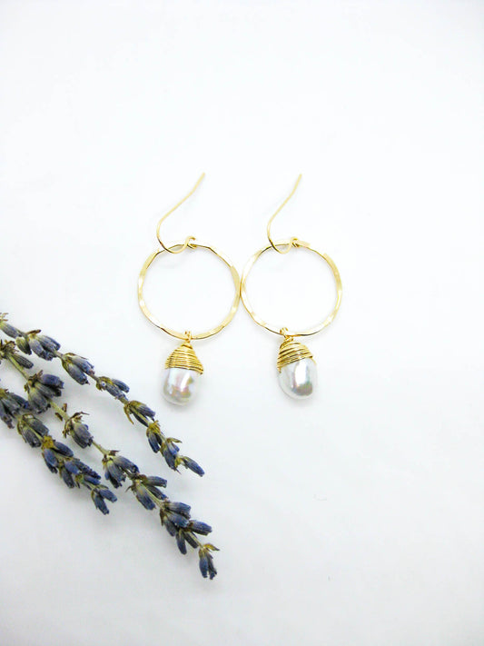 Iris: Pearl Earrings - e788