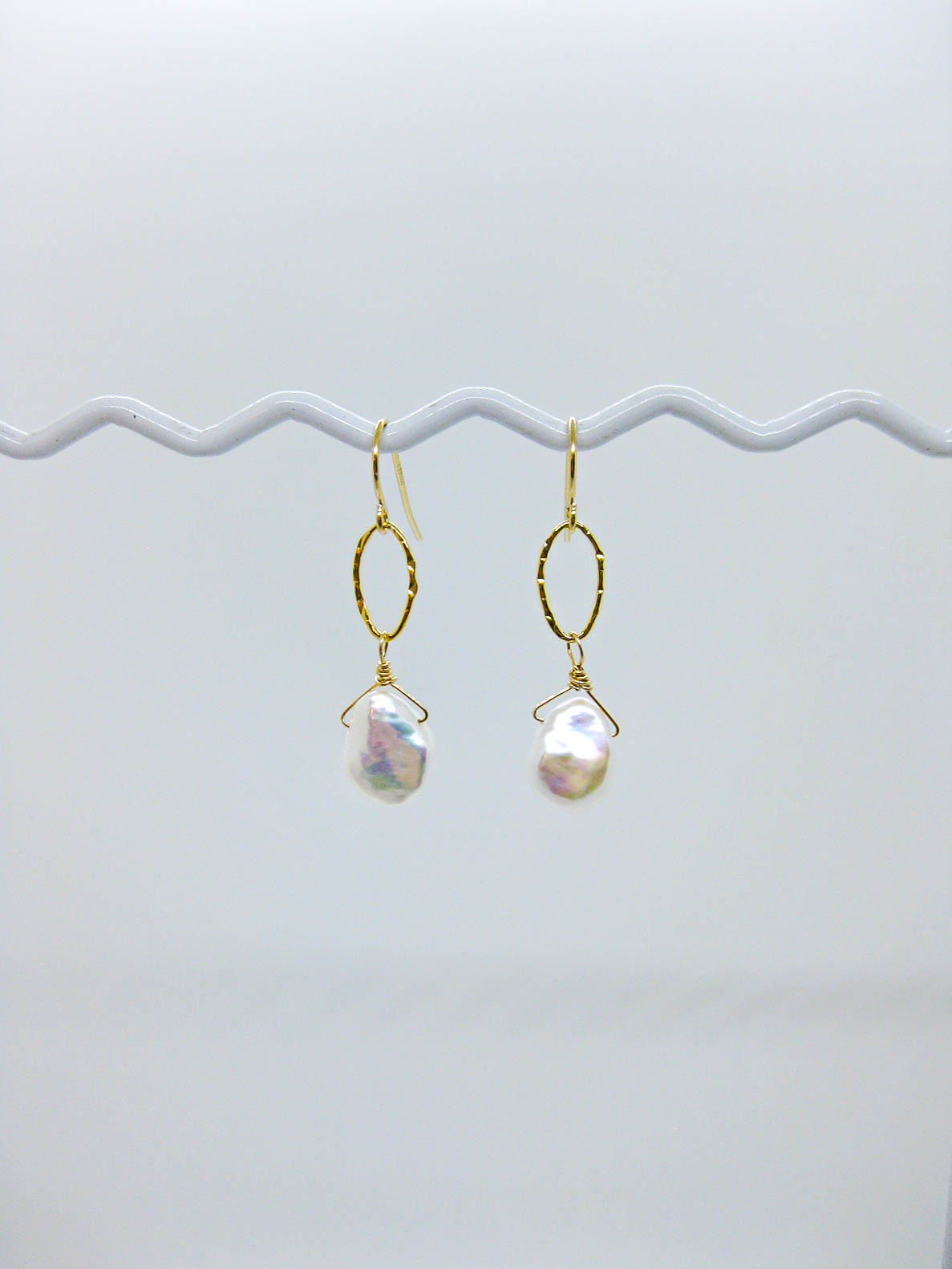 Chrysanthe: Pearl Earrings - e789