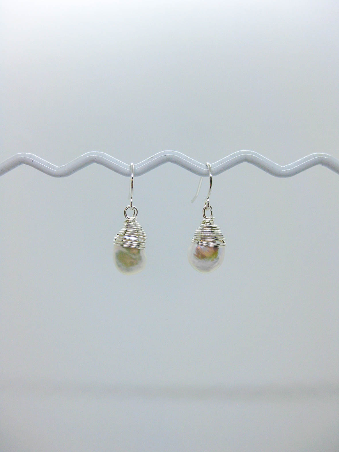 Chamomile: Pearl Earrings - e790