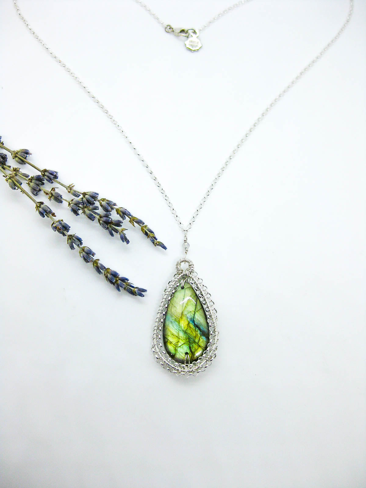 Zinnia: Labradorite Necklace - n656b-oak