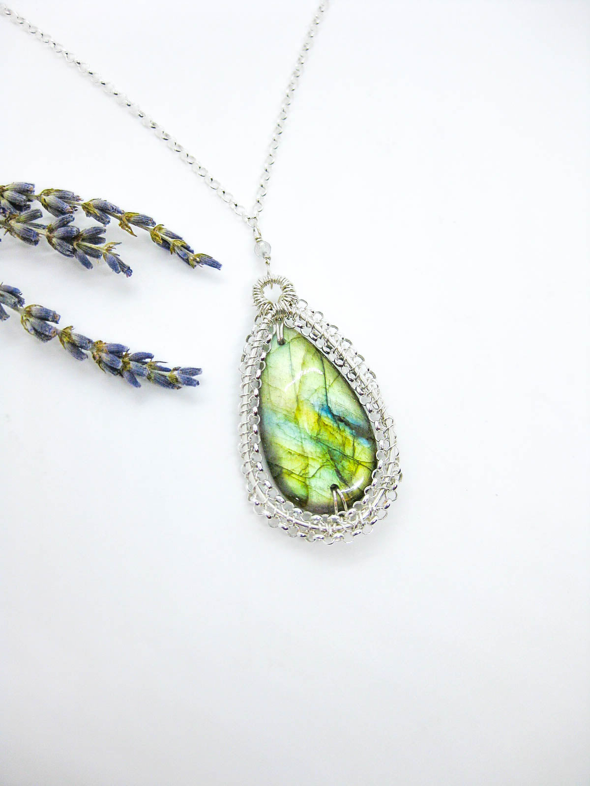 Zinnia: Labradorite Necklace - n656b-oak