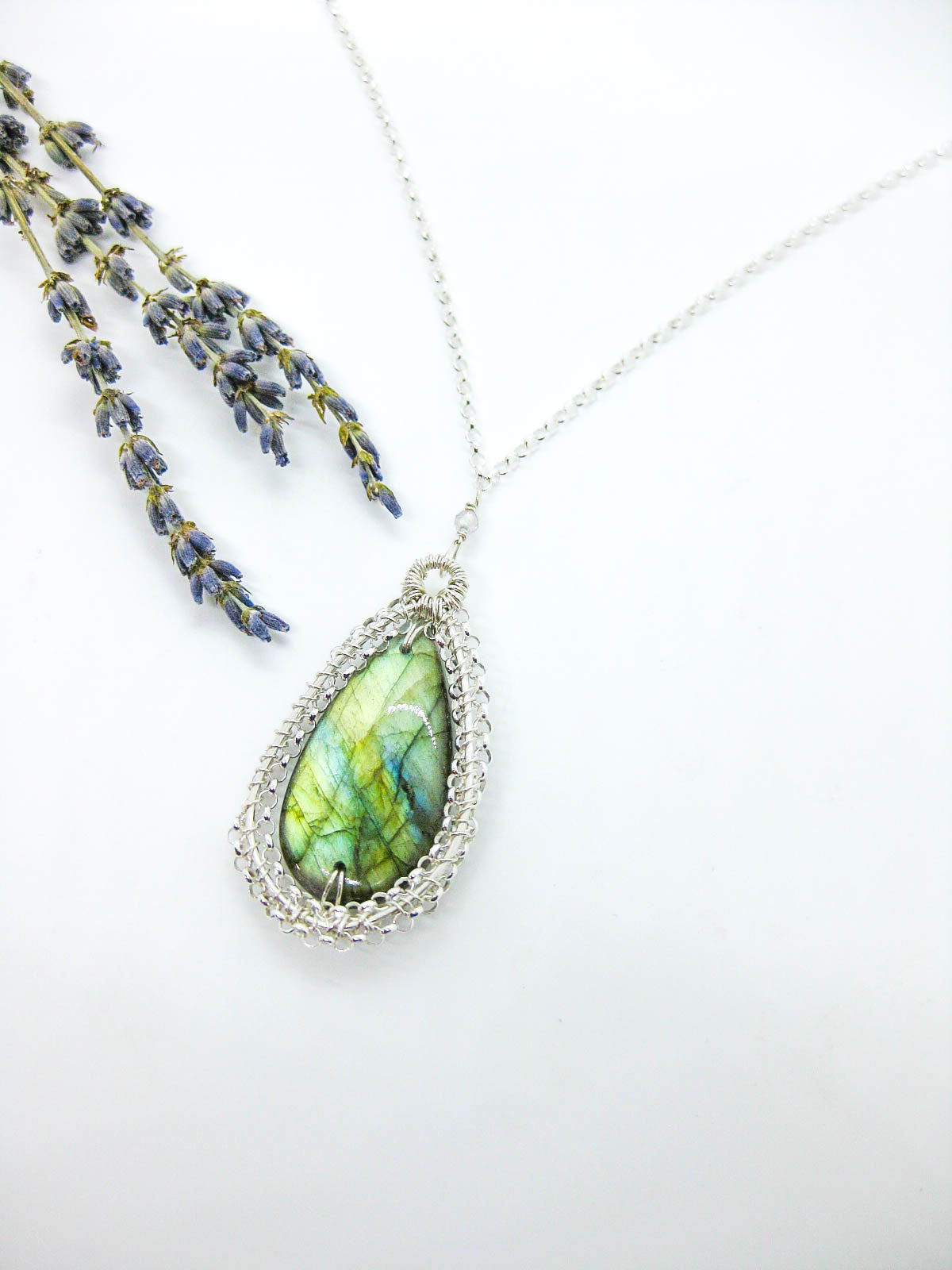 Zinnia: Labradorite Necklace - n656b-oak