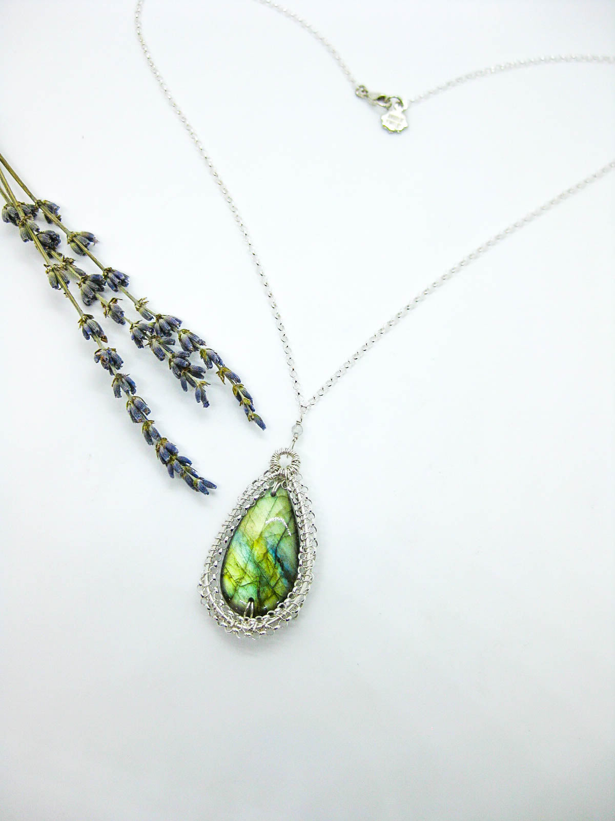 Zinnia: Labradorite Necklace - n656b-oak