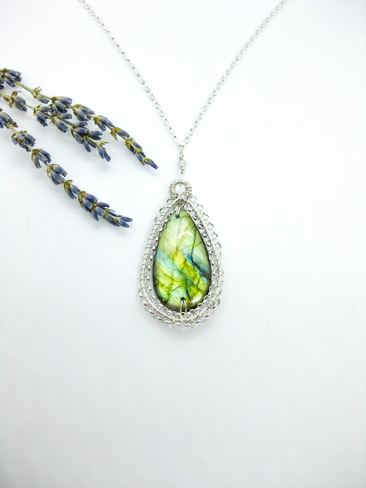 Zinnia: Labradorite Necklace - n656b-oak