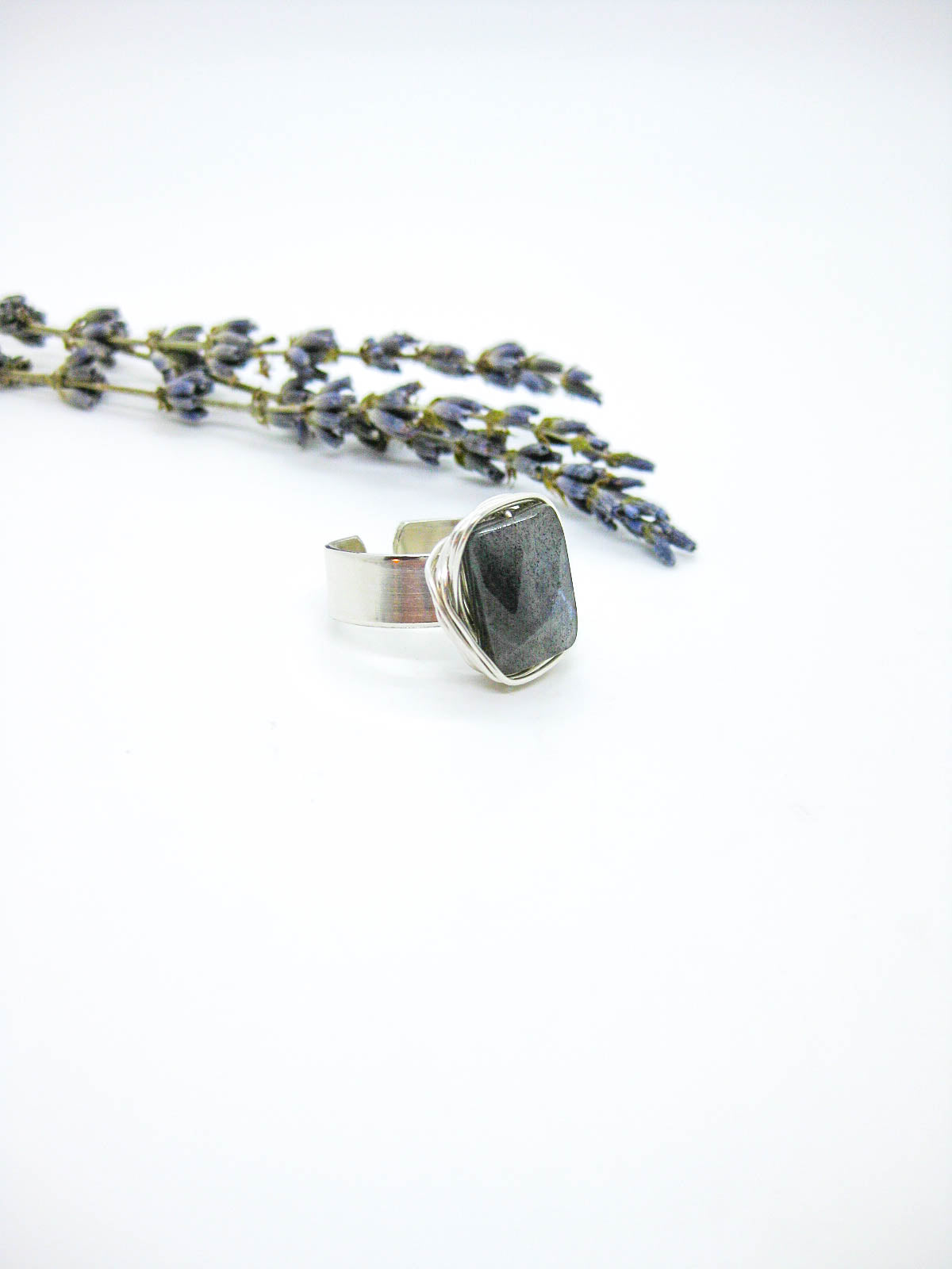 Calla II: Labradorite Ring - r65