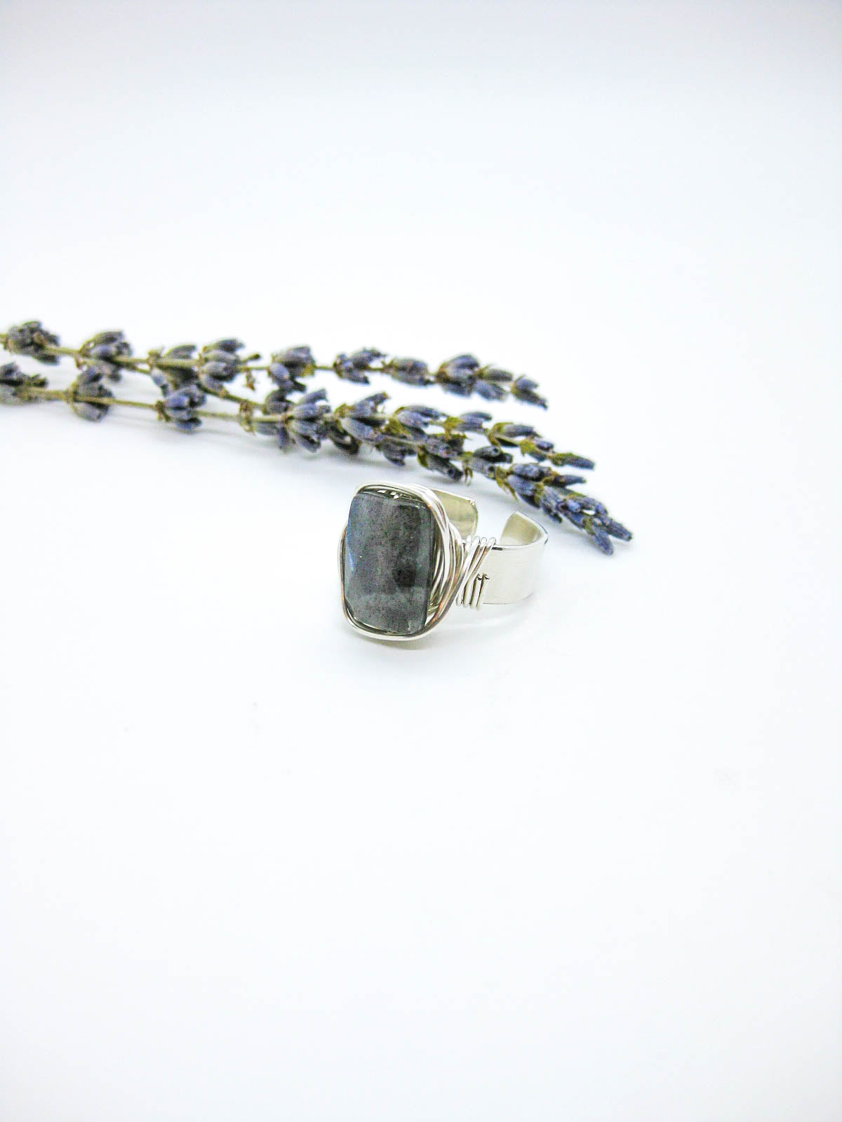 Calla II: Labradorite Ring - r65